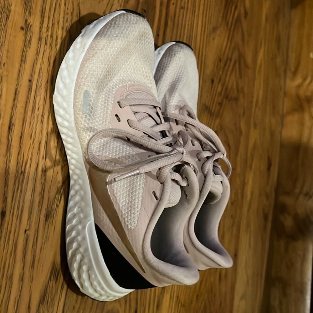 Nike revolution size 6.5 pink with black